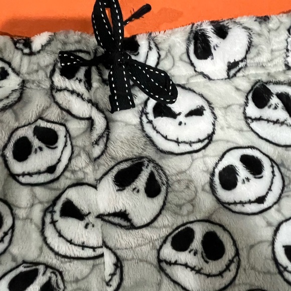 Jack Skelton women’s pajama Fleece Shorts - Picture 3 of 8